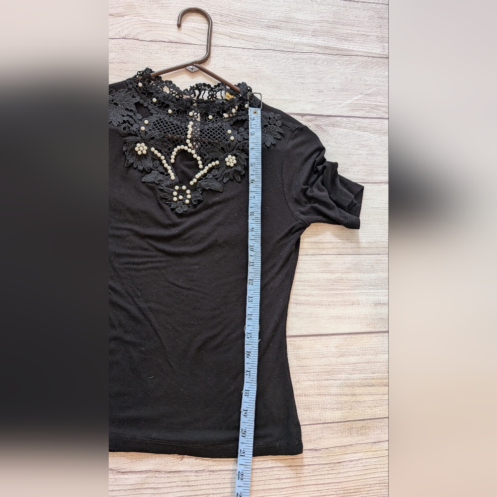 Top Chic pearl and lace embellished black short sleeve party top. Size Large - Picture 4 of 12